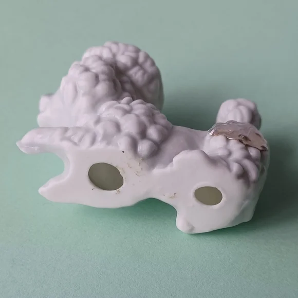 VINTAGE SMALL BONE CHINA POODLE FIGURINE UNBRANDED (FADED SILVER FOIL STICKER) - Picture 6 of 13